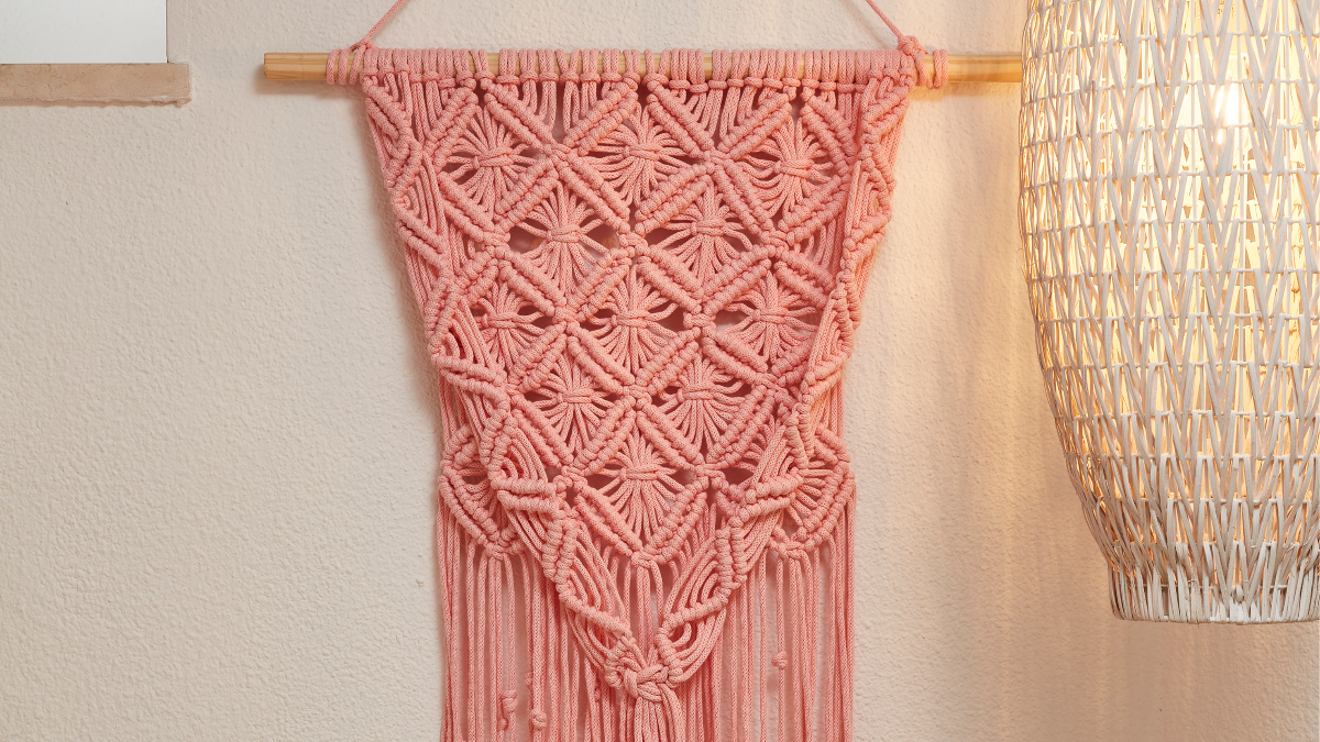 DIY Suspension murale tendance en nœuds macramé DIY Suspension murale tendance en nœuds macramé