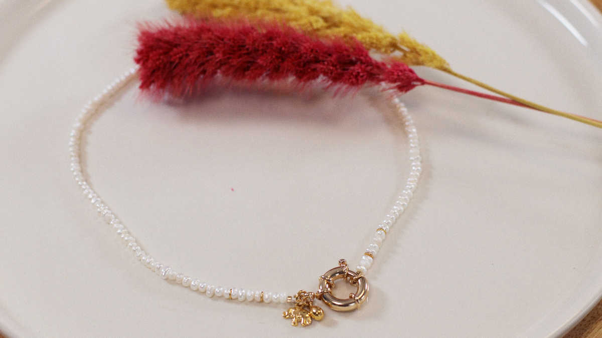 Collar gargantilla de perlas de agua dulce con cierre de boya chapado en oro