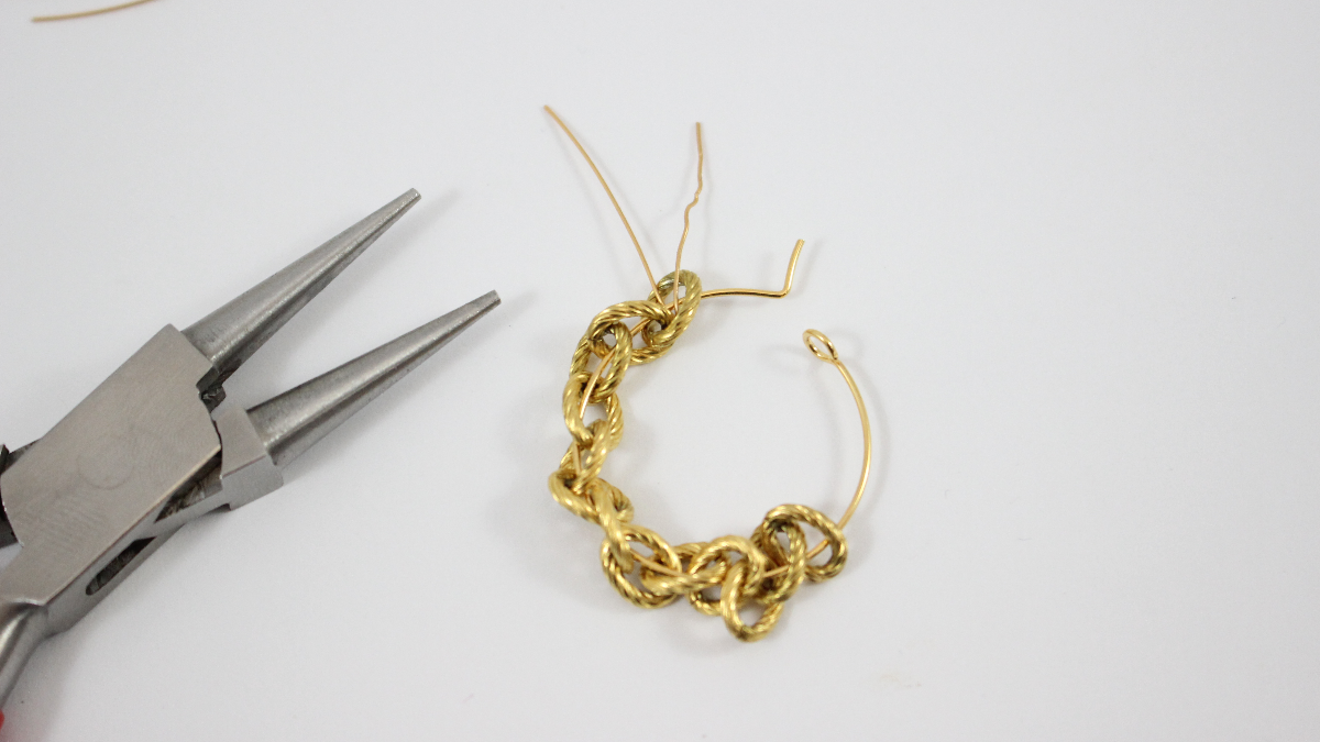 Pendientes criollos de metal y acrílico de punto grande : Paso 4