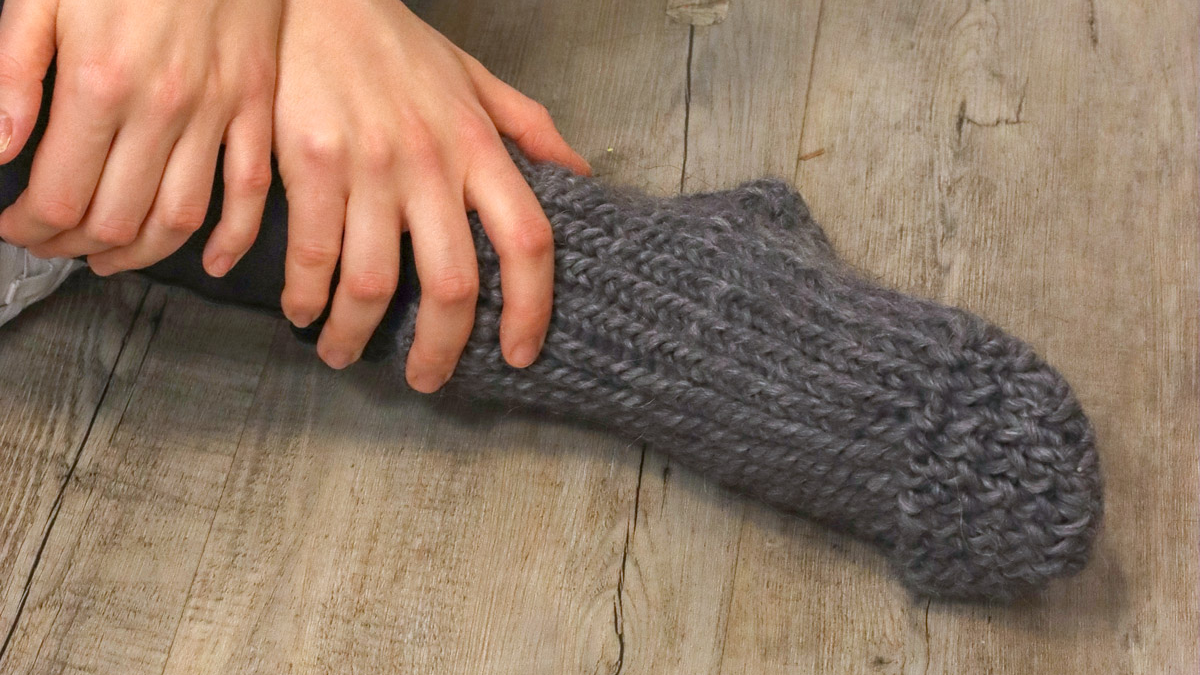 Esquema Pantuflas de lana de Tuto con punto circular gigante Esquema Pantuflas de lana de Tuto con punto circular gigante