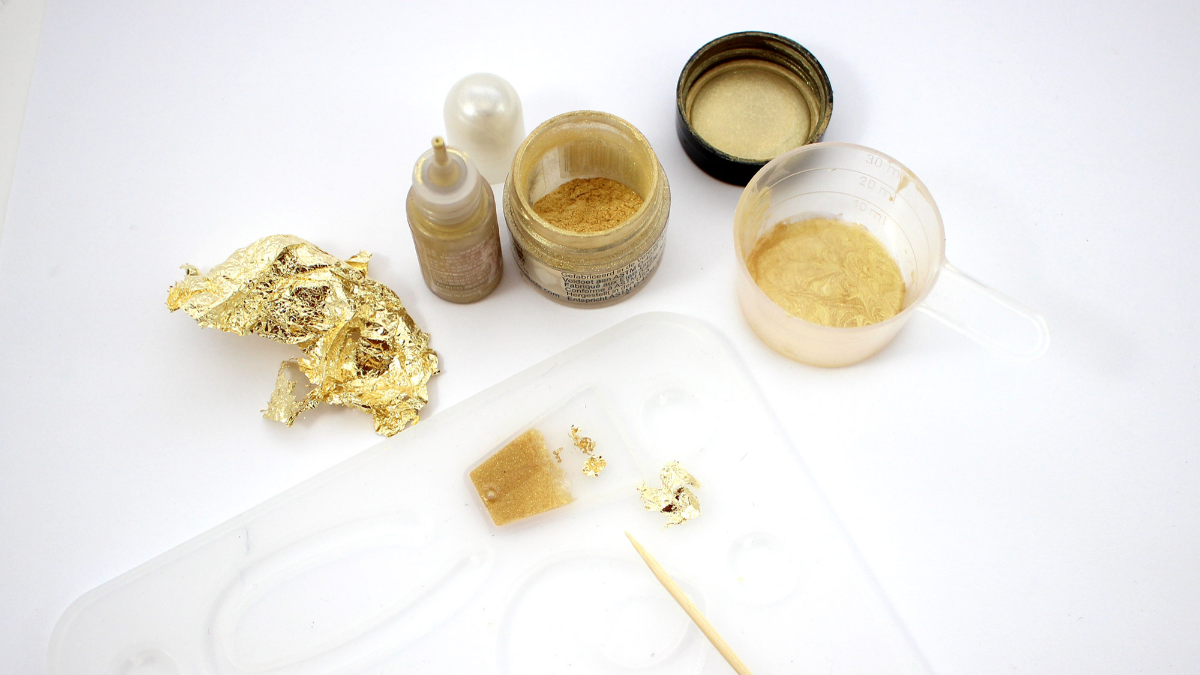 Pendientes de oro de resina con hojas de oro : Paso 2 Pendientes de oro de resina con hojas de oro : Paso 2