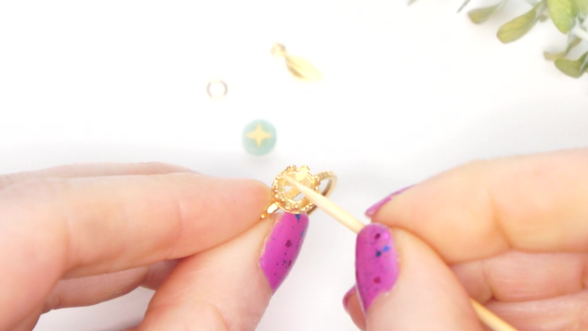 Anillo chapado en oro con cabujón de amazonita y estrella de oro : Paso 2 Anillo chapado en oro con cabujón de amazonita y estrella de oro : Paso 2