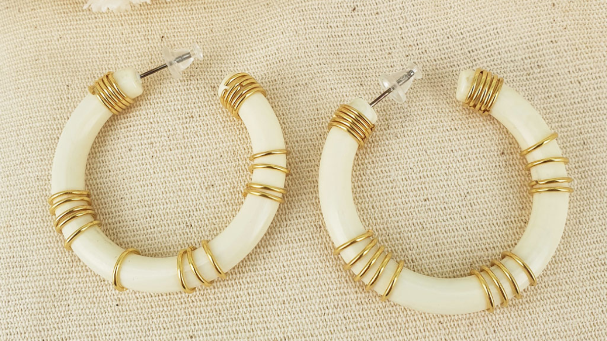 Pendientes criollos de resina con anillos de oro