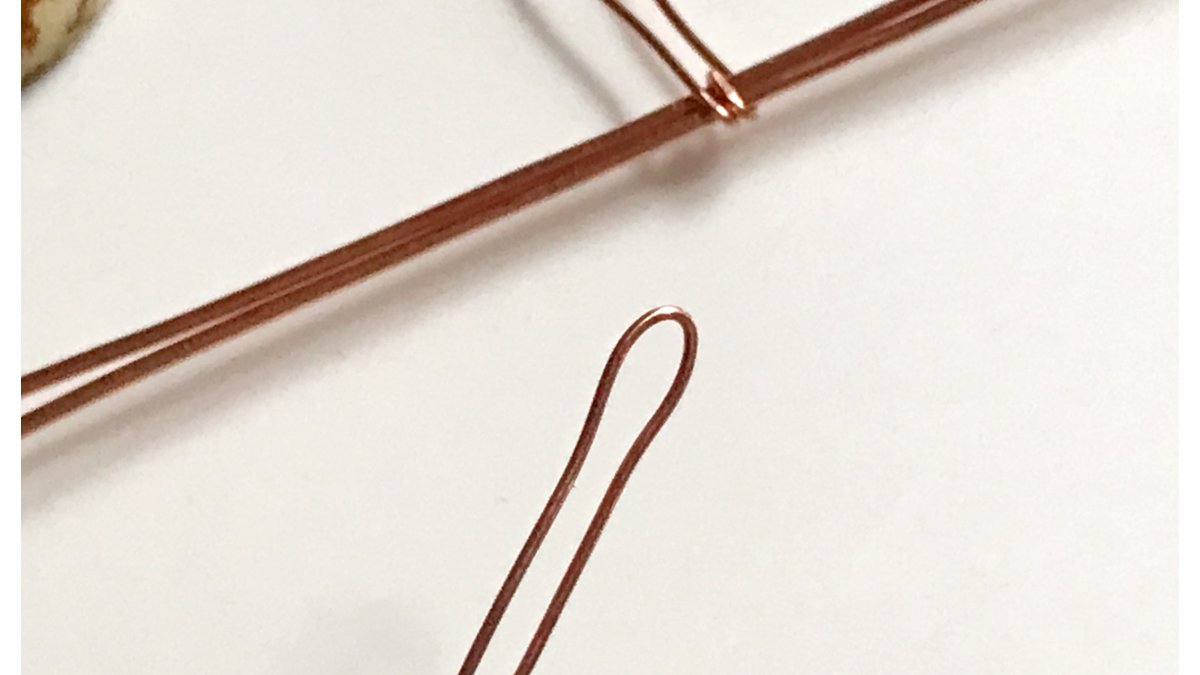 Conjunto de colgante de alambre con cabujón de piedra preciosa y alambre de cobre : Paso 7