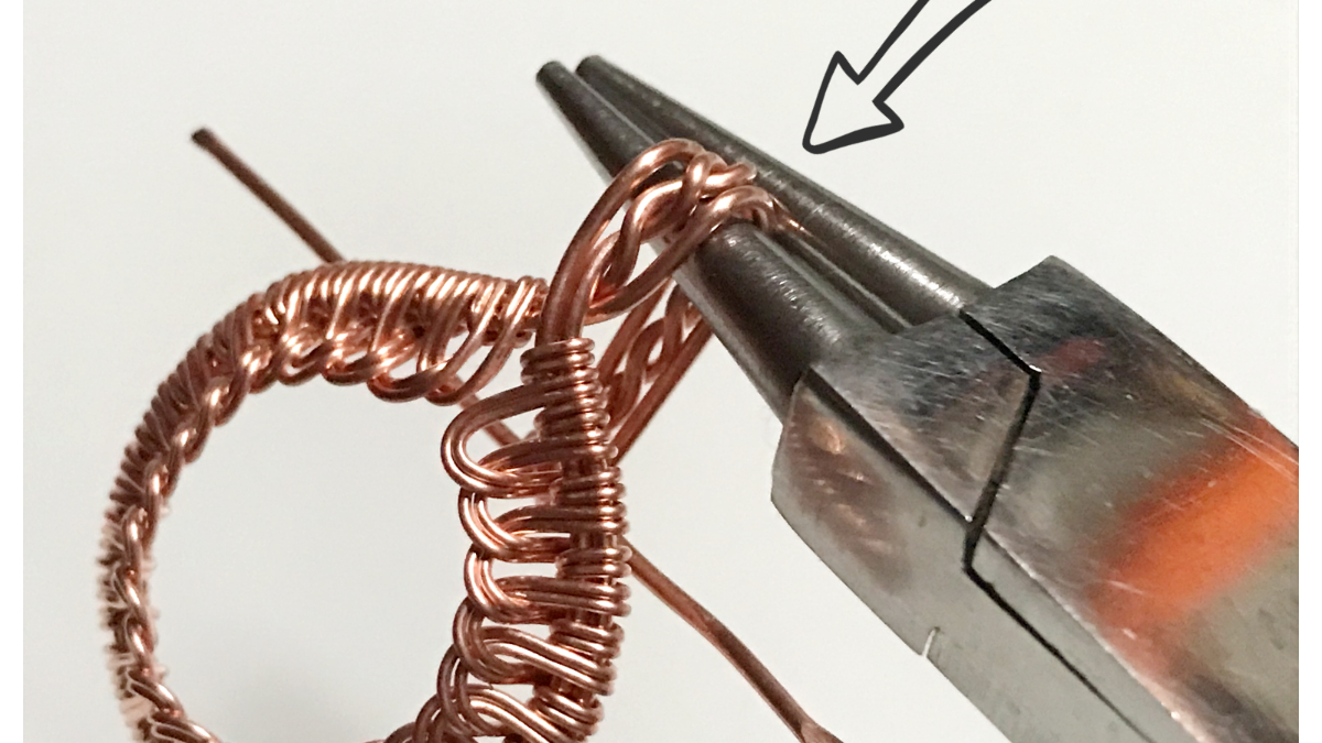 Conjunto de colgante de alambre con cabujón de piedra preciosa y alambre de cobre : Paso 35