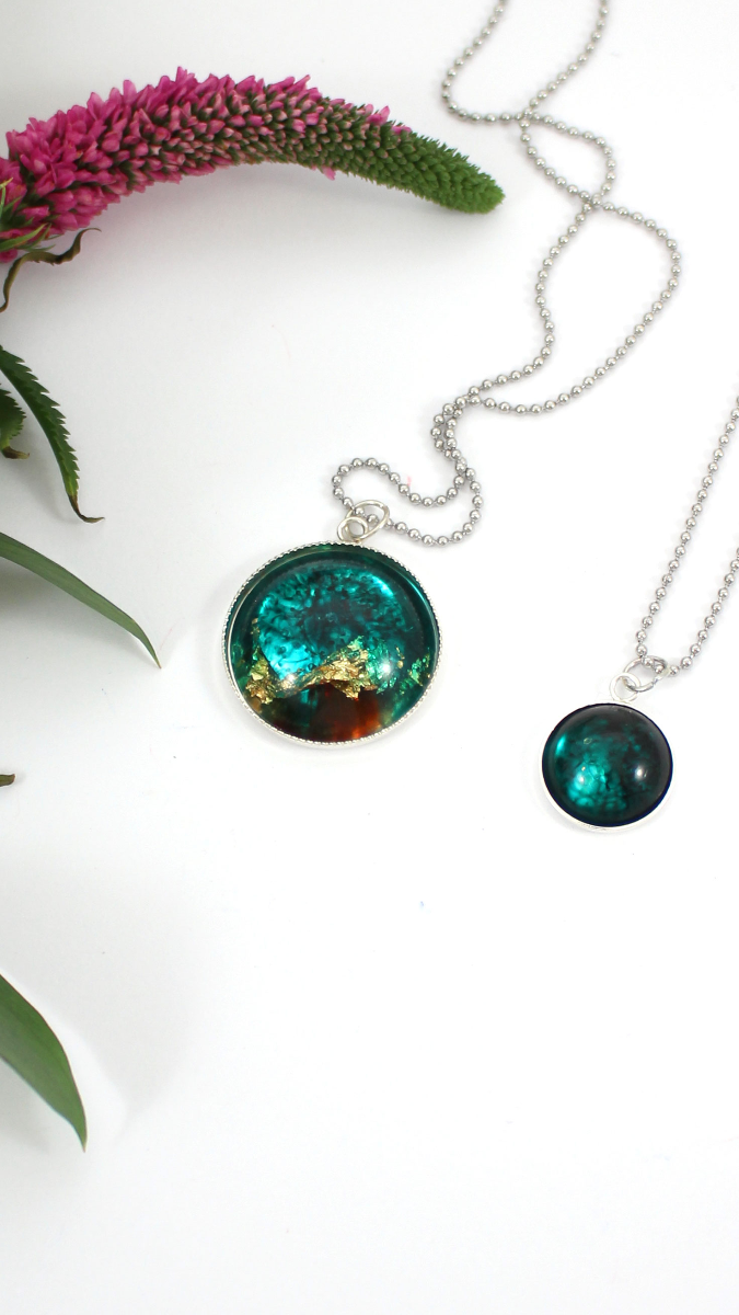 Esquema Colgante de cabujón engastado en resina epoxi