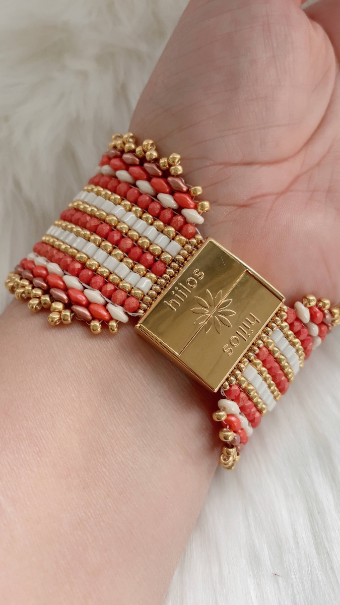 Esquema El brazalete de perlas tejidas Hiilos y su cierre intercambiable Esquema El brazalete de perlas tejidas Hiilos y su cierre intercambiable