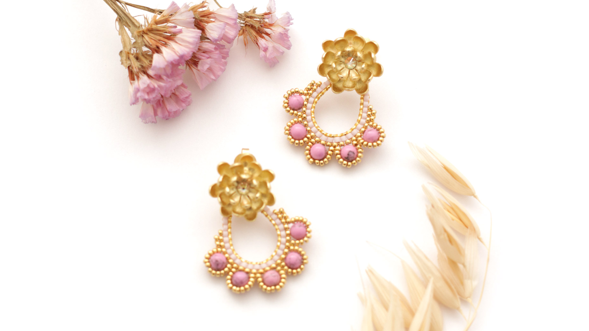 Tutorial de pendientes de tejido de flores en punto de ladrillo de Miyuki
