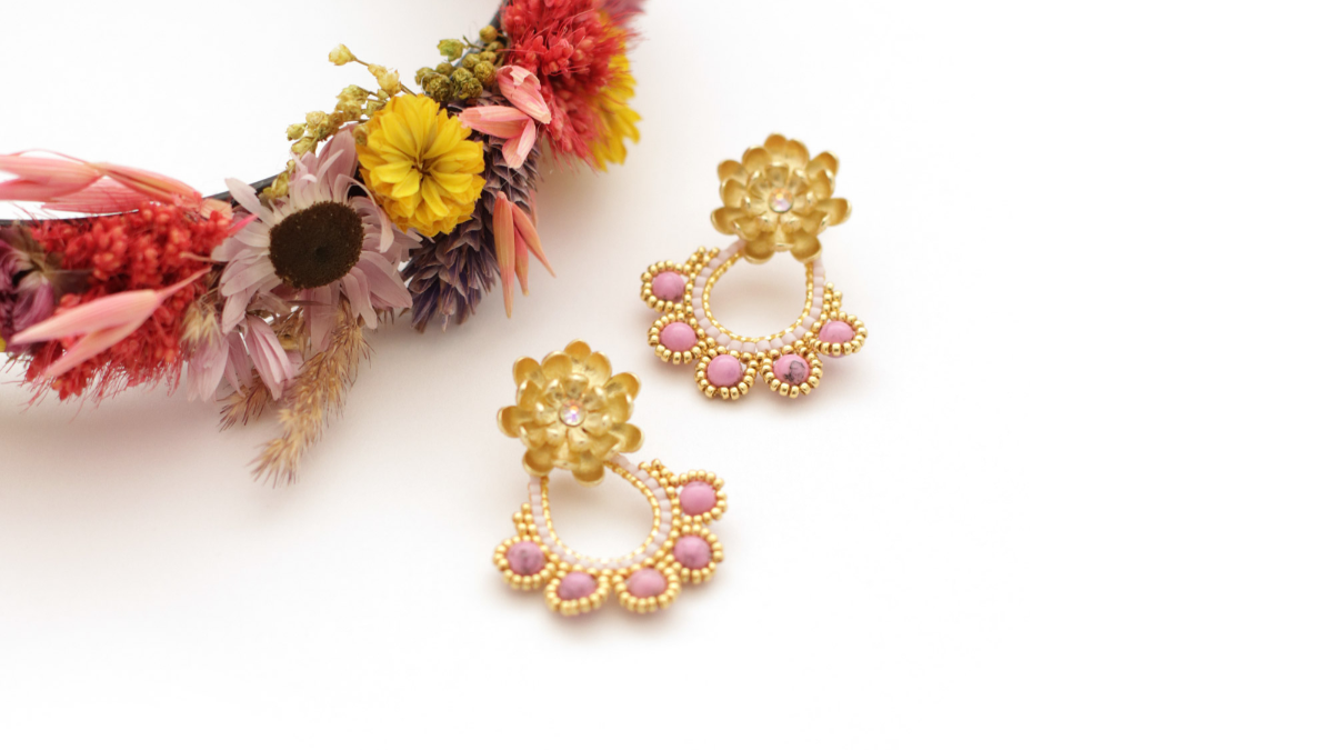 Esquema Tutorial de pendientes de tejido de flores en punto de ladrillo de Miyuki