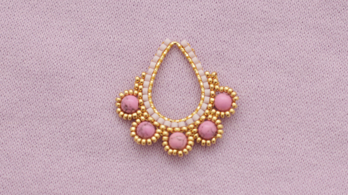 Tutorial de pendientes de tejido de flores en punto de ladrillo de Miyuki : Paso 11