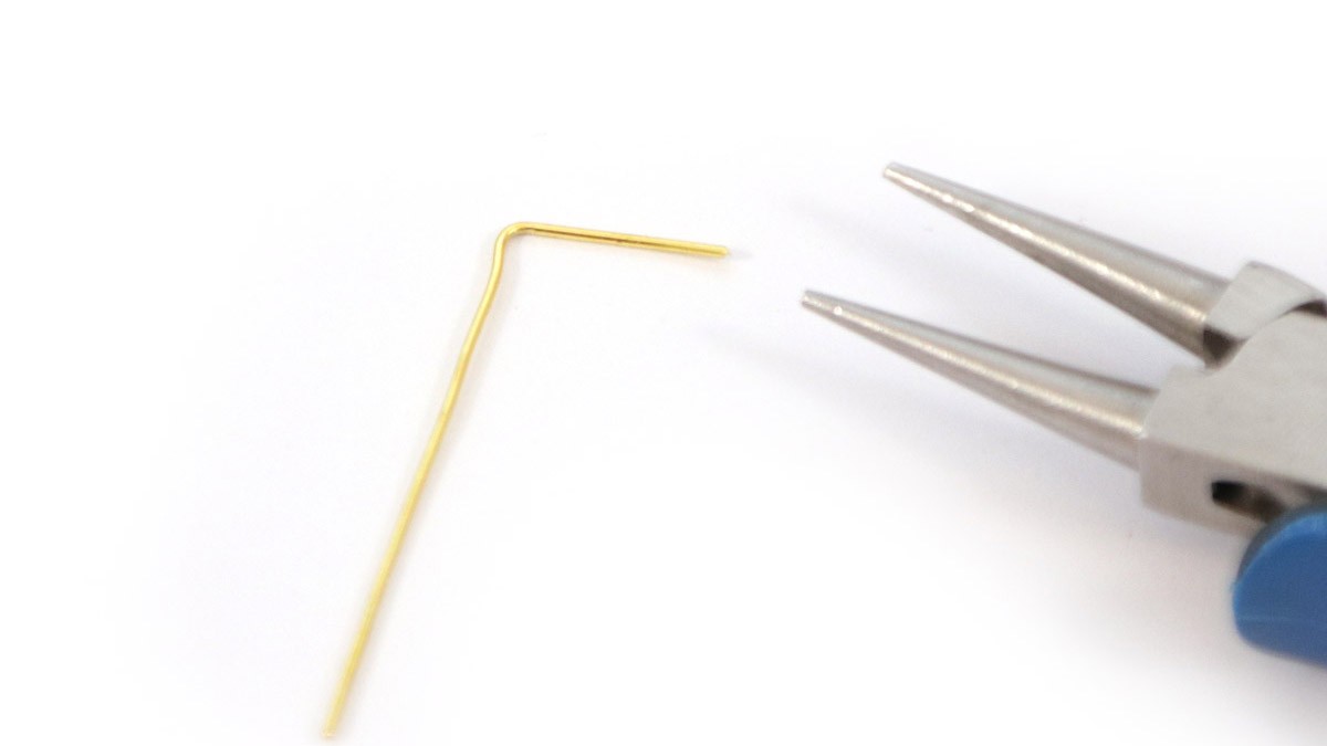 Pulsera chapada en oro con cuentas redondas de resina : Paso 1