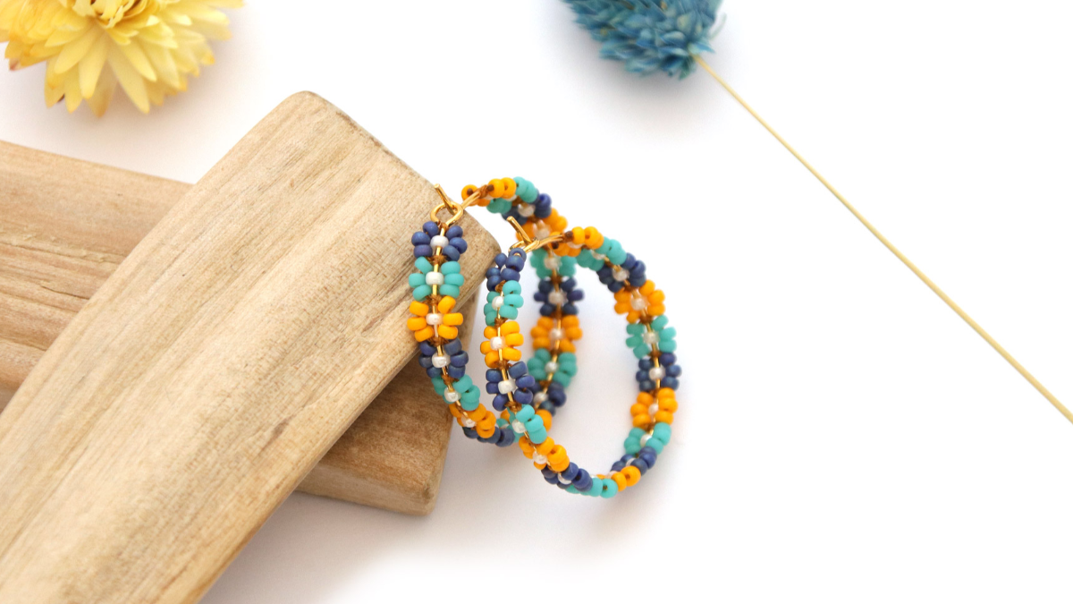 Créoles mini fleurs en perles de rocailles Miyuki