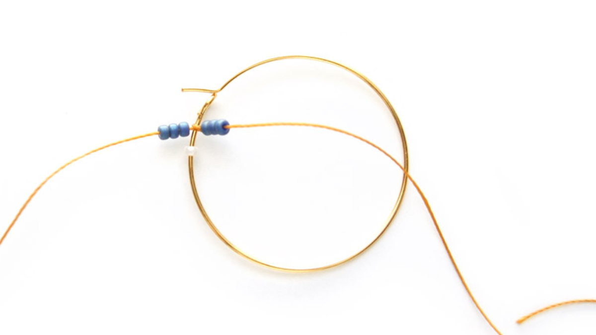 Minicuentas de semillas Miyuki flores criollas : Paso 1