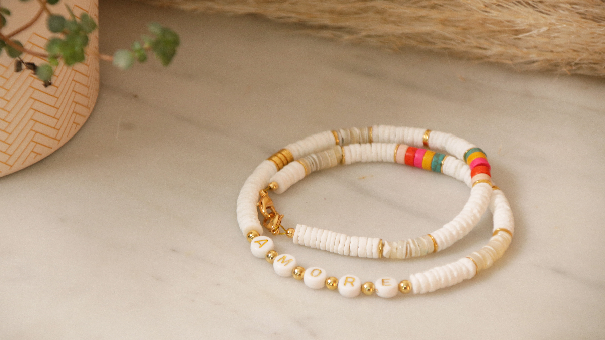 DIY 3 en 1 joya de mensaje hecha de concha heishi y cuentas de letras