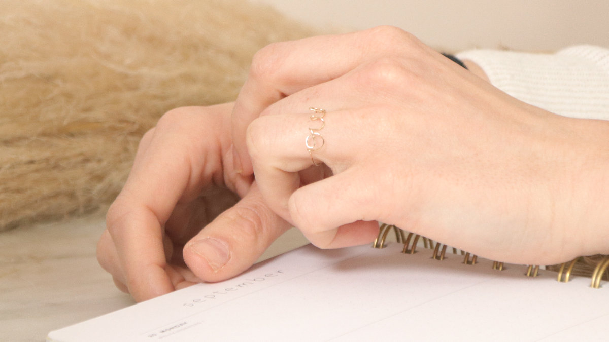 Esquema Sí anillo de la palabra en forma de alambre Esquema Sí anillo de la palabra en forma de alambre