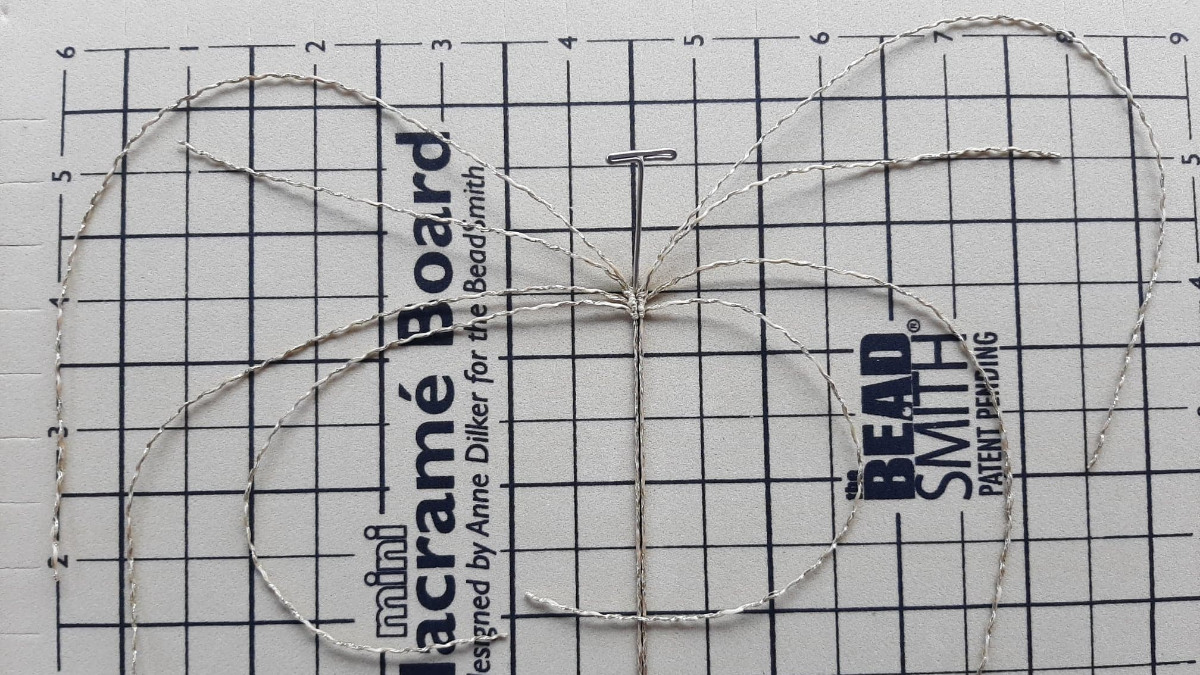 Mariposa de macramé DIY con inserción de perlas Miyuki Delicas 11/0 : Paso 1