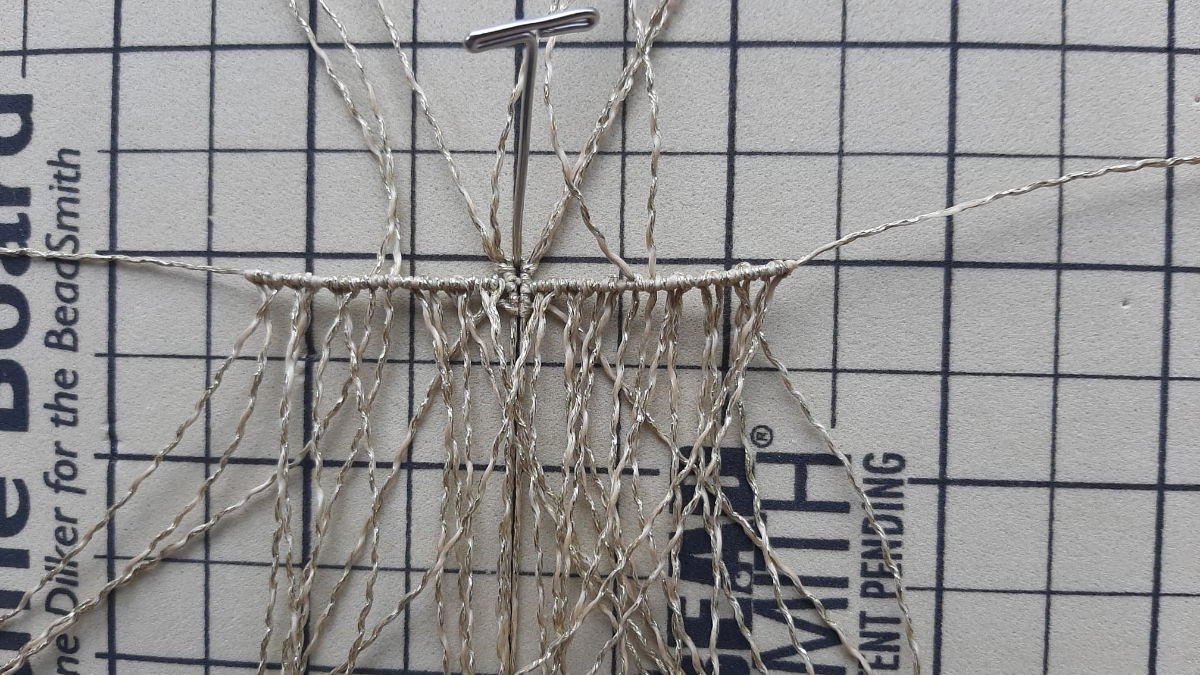 Mariposa de macramé DIY con inserción de perlas Miyuki Delicas 11/0 : Paso 2