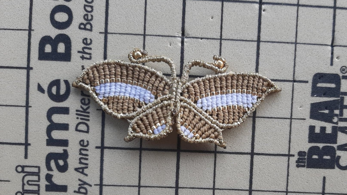 Mariposa de macramé DIY con inserción de perlas Miyuki Delicas 11/0 : Paso 15