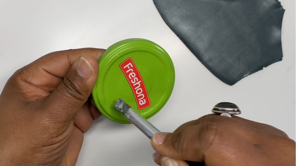 3 ideas de bricolaje para reciclar tus tarros con arcilla polimérica : Paso 39