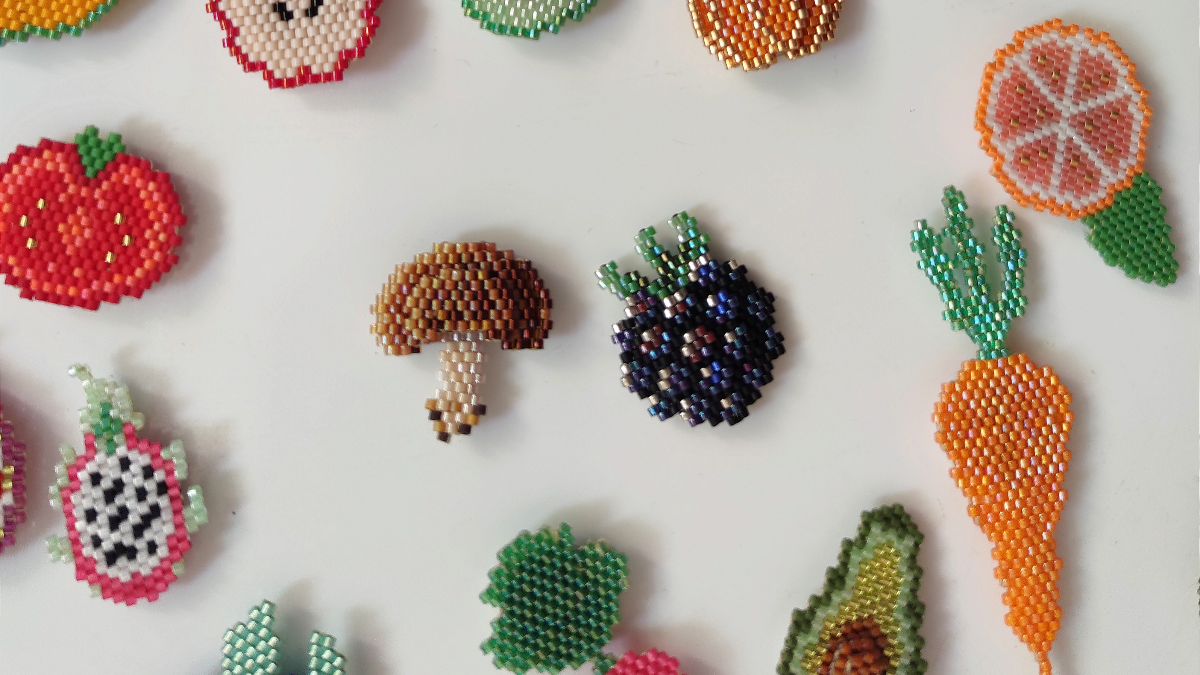 Imán en relieve de mora y seta en Miyuki bead weave 11/0