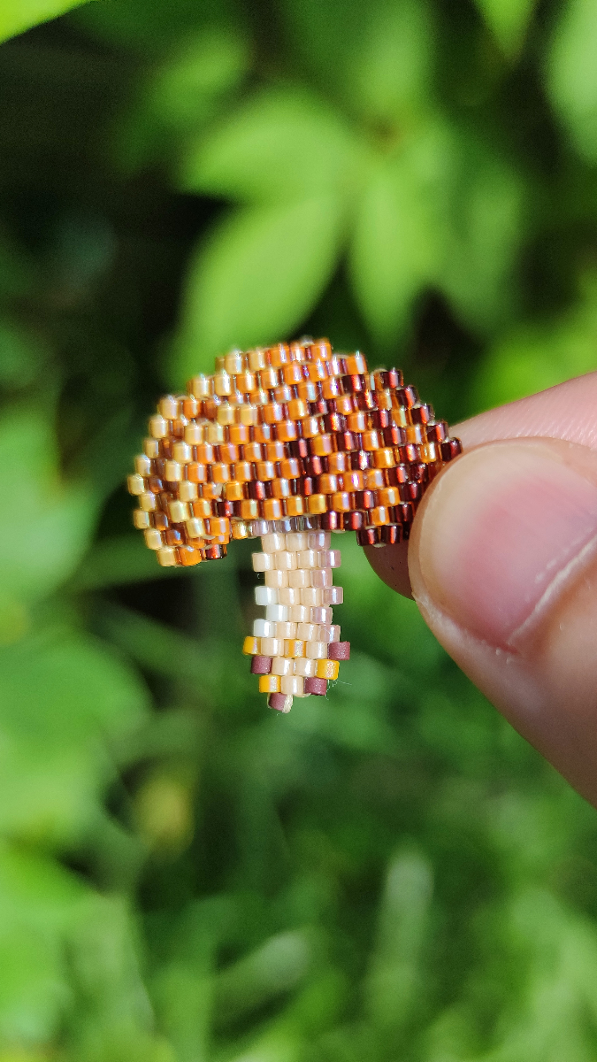 Esquema Imán en relieve de mora y seta en Miyuki bead weave 11/0