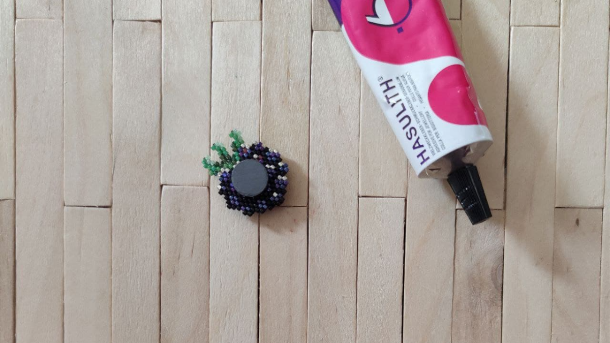 Imán en relieve de mora y seta en Miyuki bead weave 11/0 : Paso 3