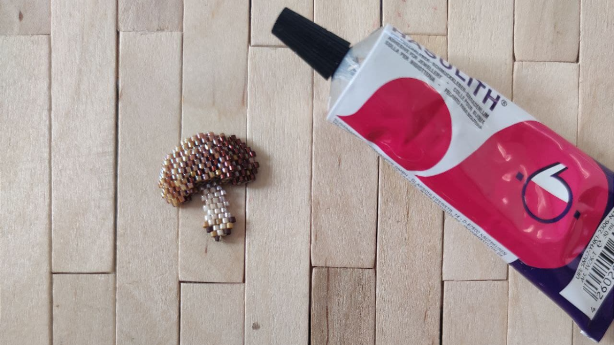 Imán en relieve de mora y seta en Miyuki bead weave 11/0 : Paso 5