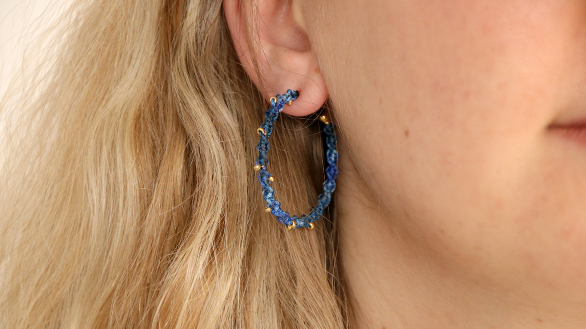 Esquema Pendientes de aro de cuentas de macramé Tie and Dye Esquema Pendientes de aro de cuentas de macramé Tie and Dye