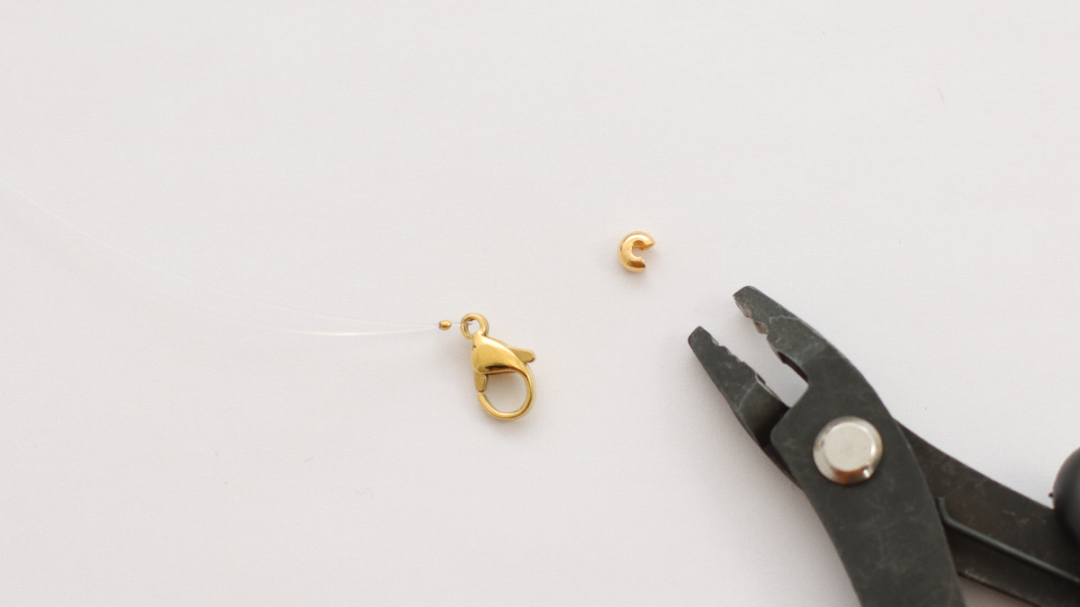 DIY Collar de cuentas de ojo de tigre con amuleto de escarabajo : Paso 1