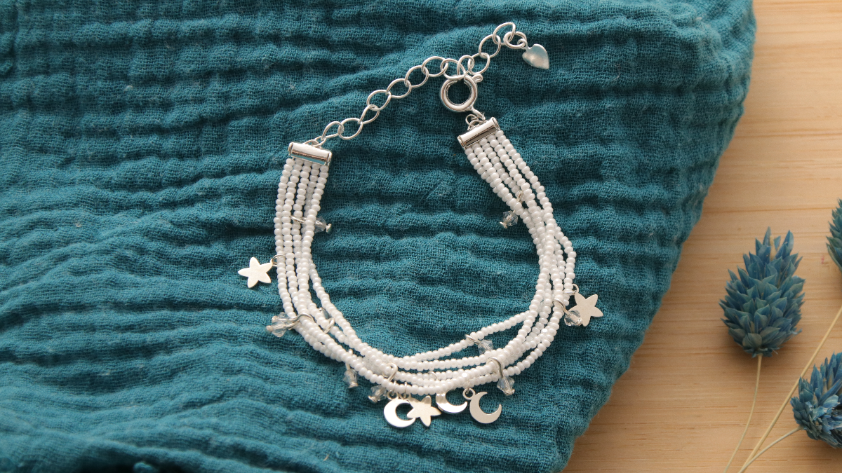 Pulsera multirang con colgantes de lunas y estrellas