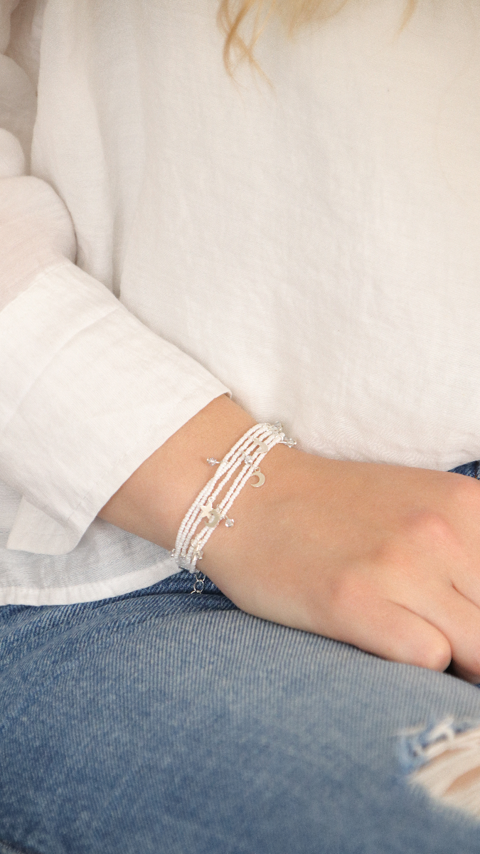 Esquema Pulsera multirang con colgantes de lunas y estrellas Esquema Pulsera multirang con colgantes de lunas y estrellas