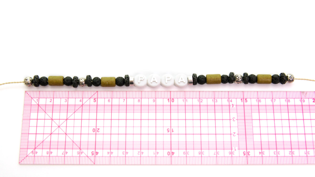 Pulsera de cuentas del alfabeto para el Día del Padre con lazo ajustable : Paso 1 Pulsera de cuentas del alfabeto para el Día del Padre con lazo ajustable : Paso 1