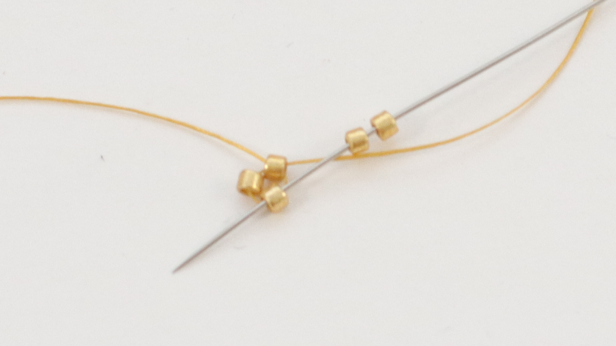 Pendientes Miyuki Triángulo 3D versión turquesa : Paso 3