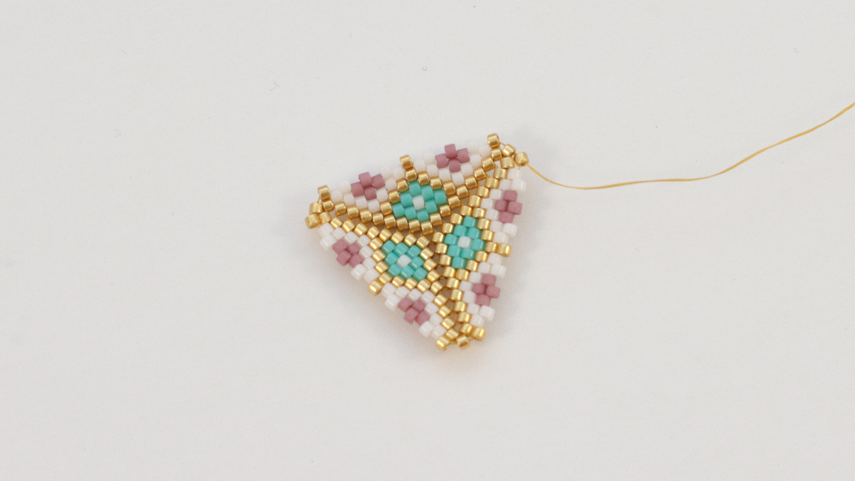 Pendientes Miyuki Triángulo 3D versión turquesa : Paso 10