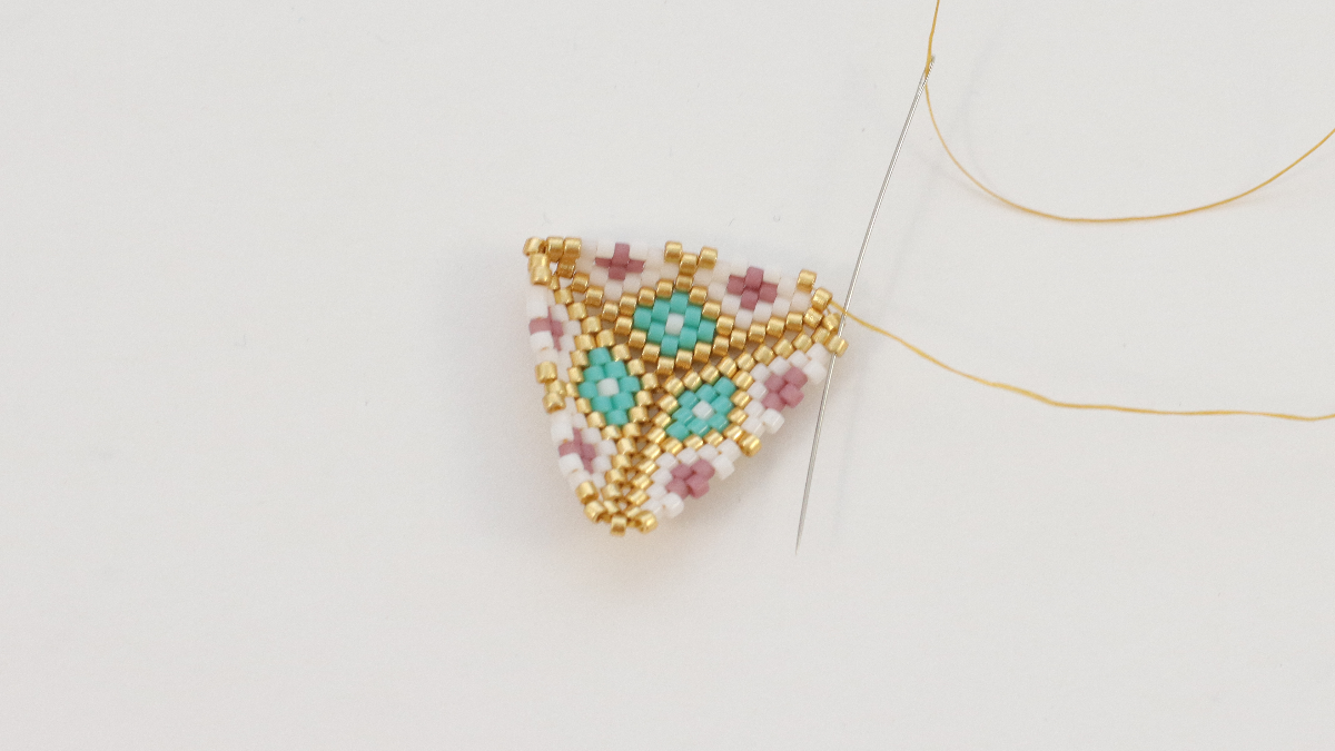 Pendientes Miyuki Triángulo 3D versión turquesa : Paso 12