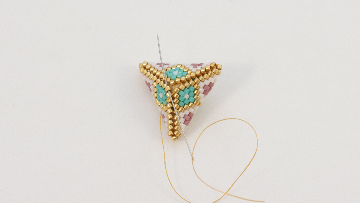 Pendientes Miyuki Triángulo 3D versión turquesa : Paso 15