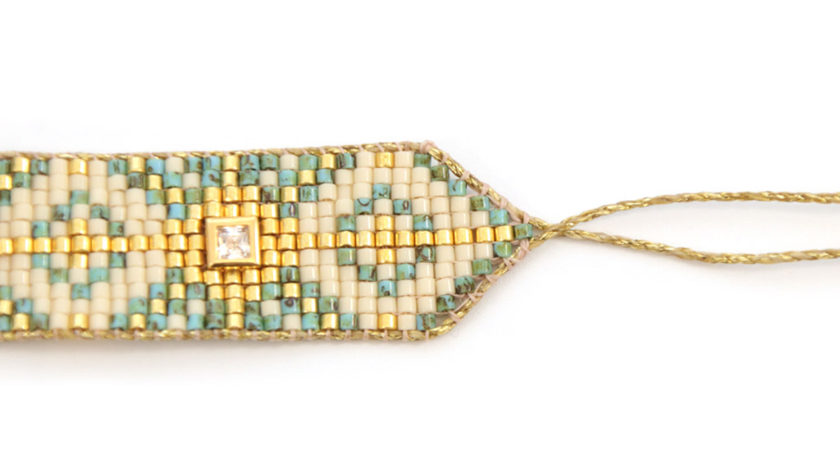 Pulsera Miyuki Delicas 10 Loom con incrustaciones de strass : Paso 14