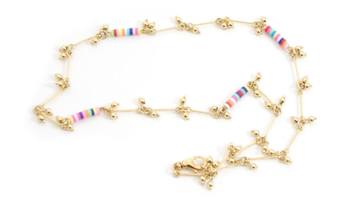 Collar con borlas doradas y anillos de heishi multicolor : Paso 4 Collar con borlas doradas y anillos de heishi multicolor : Paso 4