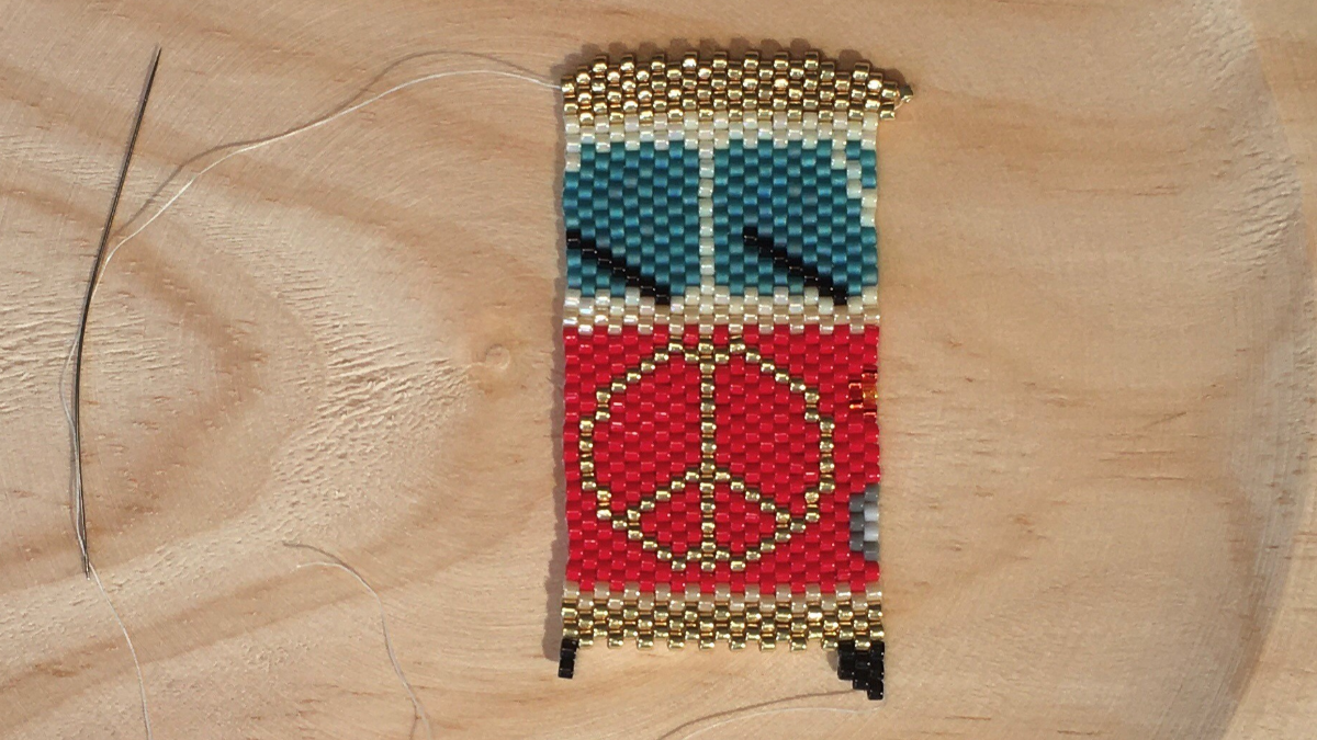 Tejido Van en punto de ladrillo con cuentas Miyuki Delicas 11/0 : Paso 5