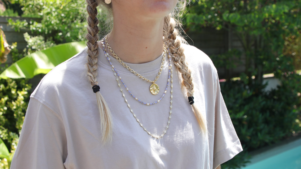 Esquema Collar Tuto Multirangs con cuentas de semillas a rayas azules y cadenas de fantasía Esquema Collar Tuto Multirangs con cuentas de semillas a rayas azules y cadenas de fantasía