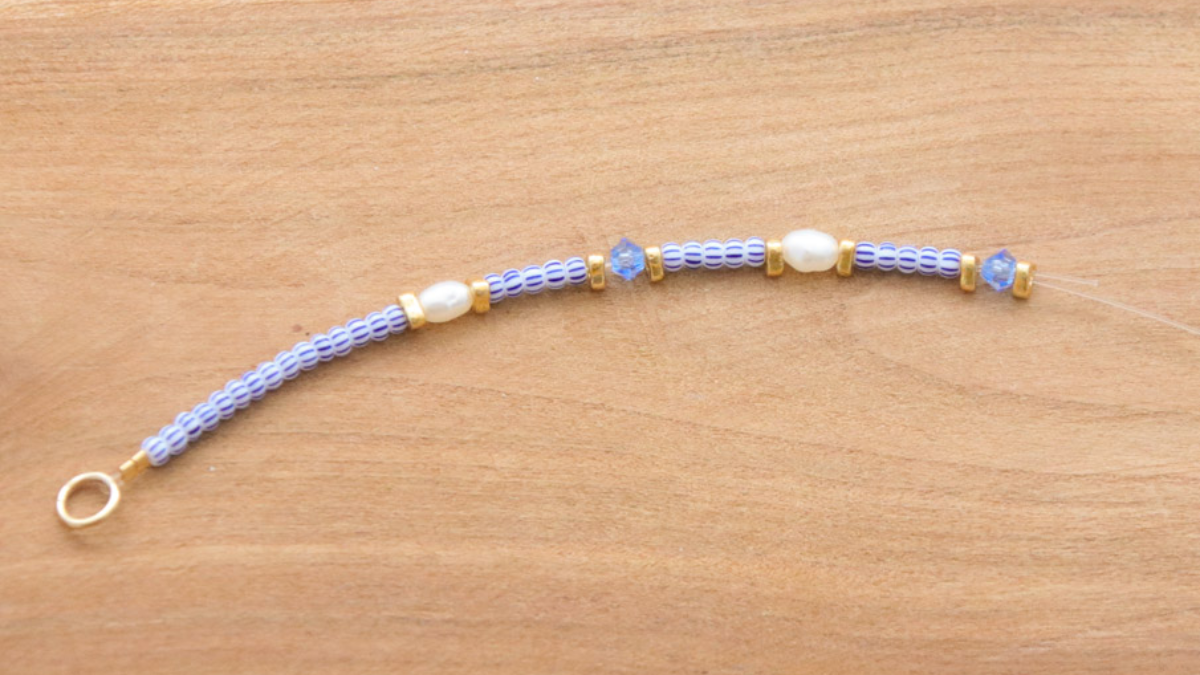 Collar Tuto Multirangs con cuentas de semillas a rayas azules y cadenas de fantasía : Paso 5 Collar Tuto Multirangs con cuentas de semillas a rayas azules y cadenas de fantasía : Paso 5