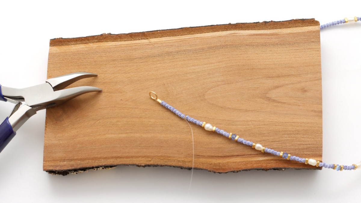 Collar Tuto Multirangs con cuentas de semillas a rayas azules y cadenas de fantasía : Paso 6 Collar Tuto Multirangs con cuentas de semillas a rayas azules y cadenas de fantasía : Paso 6