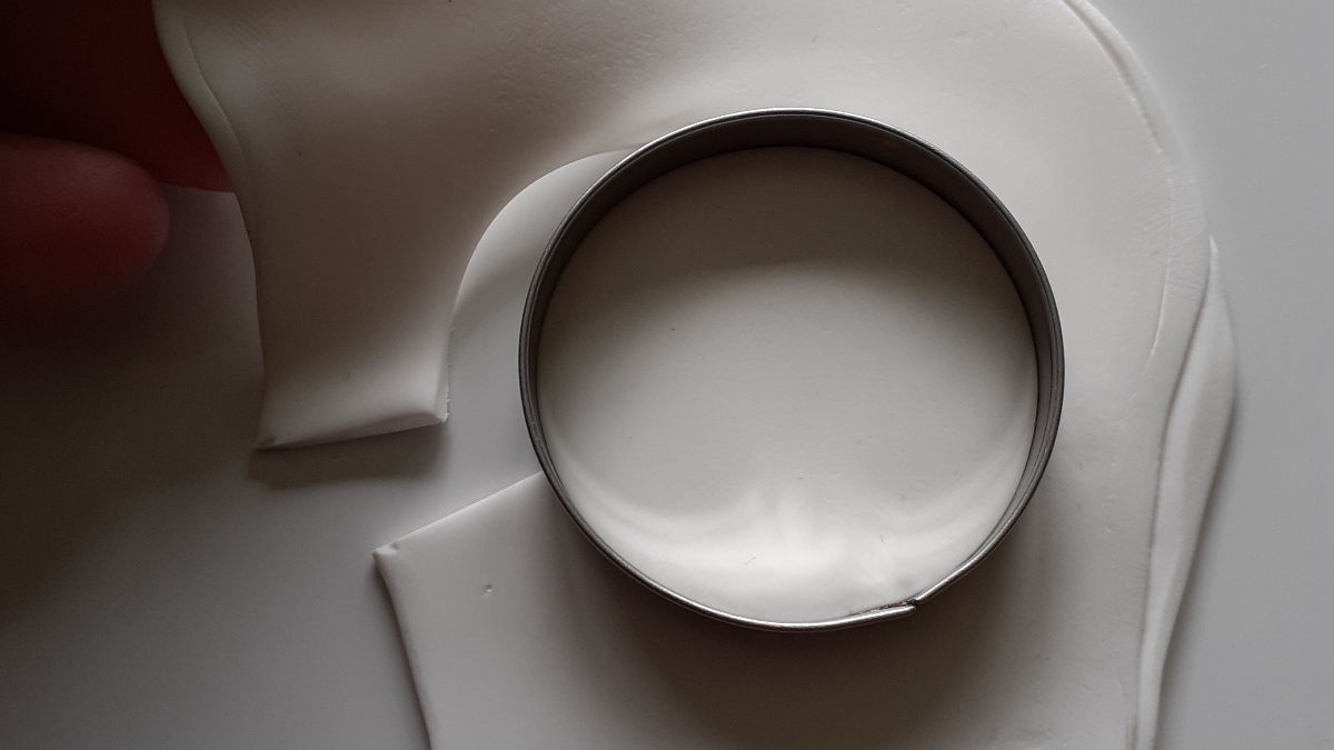 DIY Colgante de arcilla polimérica y diseño de flores técnica de punteado : Paso 2 DIY Colgante de arcilla polimérica y diseño de flores técnica de punteado : Paso 2