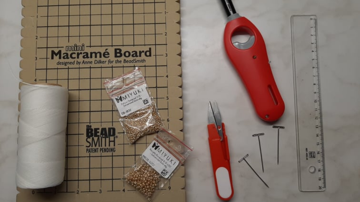 DIY Tobillera con motivo de hoja de micromacramé con cuentas Miyuki : Paso 1 DIY Tobillera con motivo de hoja de micromacramé con cuentas Miyuki : Paso 1