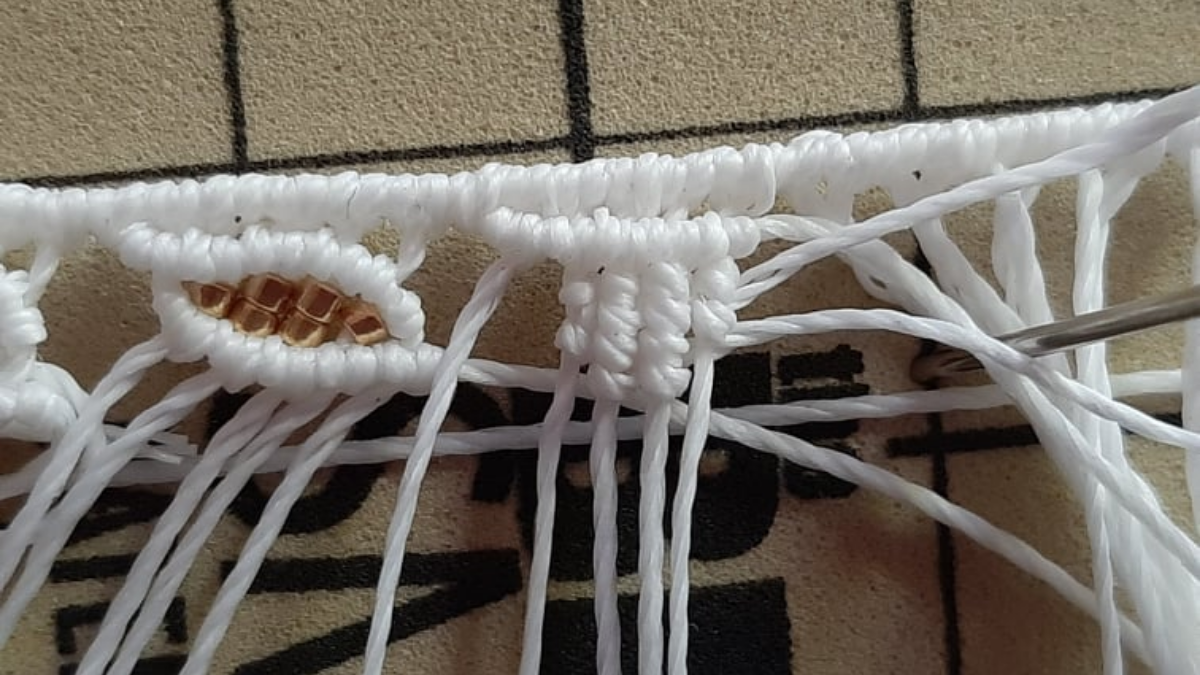 DIY Tobillera con motivo de hoja de micromacramé con cuentas Miyuki : Paso 7 DIY Tobillera con motivo de hoja de micromacramé con cuentas Miyuki : Paso 7