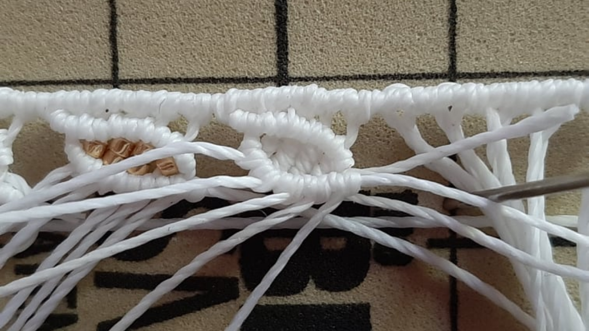 DIY Tobillera con motivo de hoja de micromacramé con cuentas Miyuki : Paso 8 DIY Tobillera con motivo de hoja de micromacramé con cuentas Miyuki : Paso 8