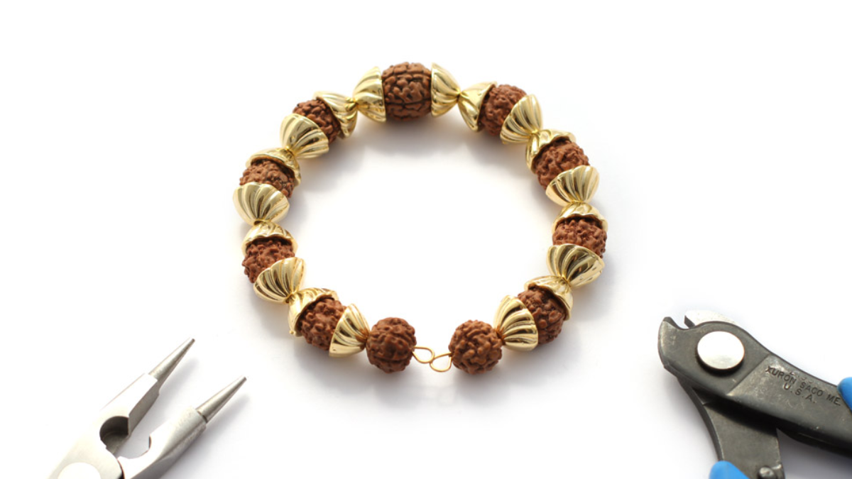 Pulsera de cuentas de Rudraksha o lágrimas de Shiva : Paso 3