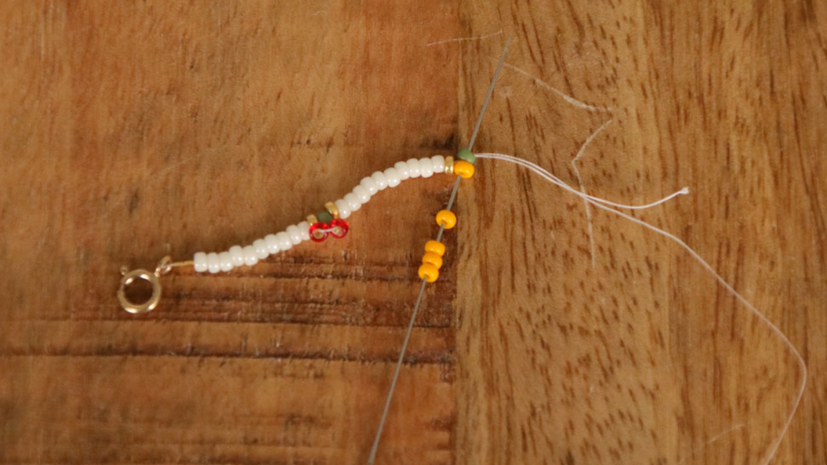 Pulsera de frutas DIY con cuentas de semillas : Paso 3 Pulsera de frutas DIY con cuentas de semillas : Paso 3