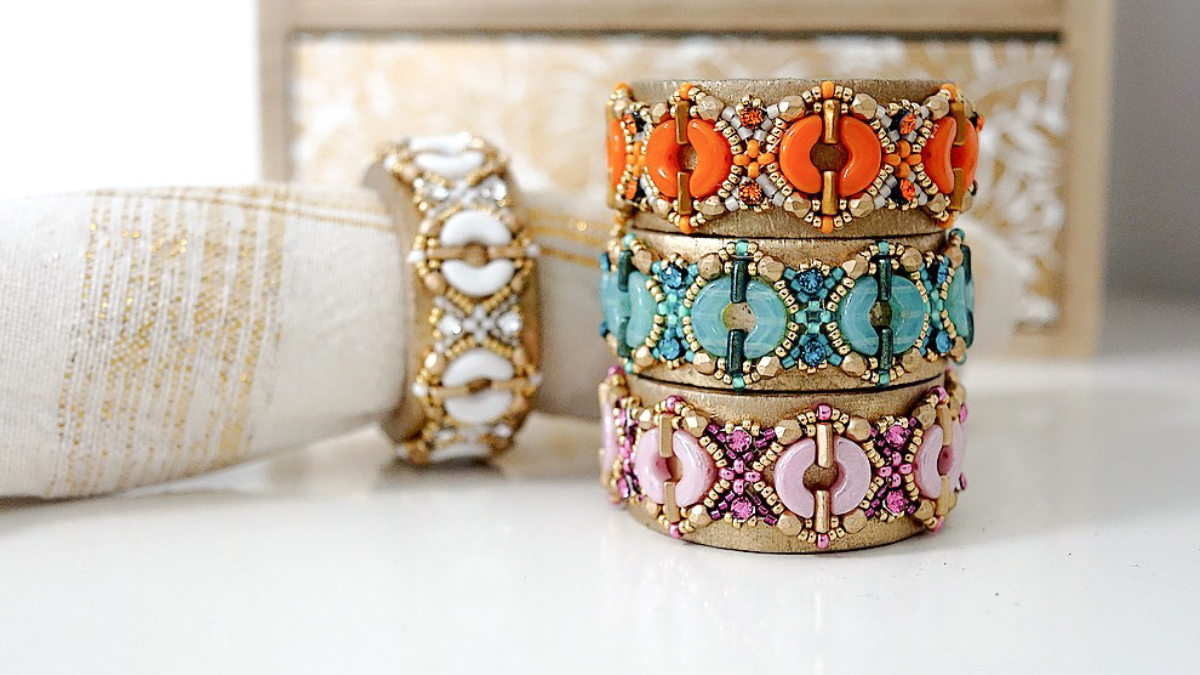 DIY Servilletero de bambú con cuentas de vidrio de Arcos y Piros por Puca