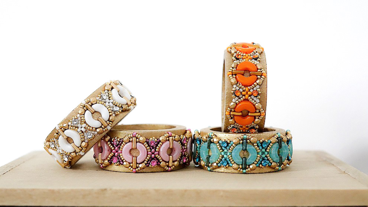 Esquema DIY Servilletero de bambú con cuentas de vidrio de Arcos y Piros por Puca Esquema DIY Servilletero de bambú con cuentas de vidrio de Arcos y Piros por Puca